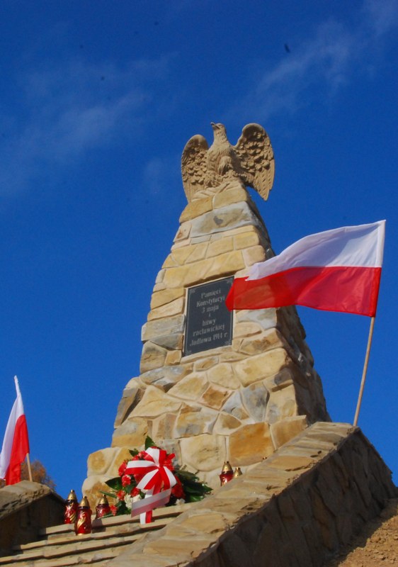 pomnik konstytucji 3 maja maly